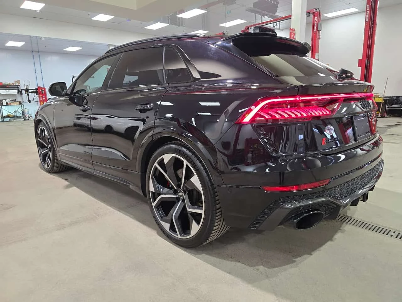 Audi RSQ8 4.0 TFSI quattro | CARFAX | БЕЗ ИНЦИДЕНТИ , снимка 8 - Автомобили и джипове - 55546897