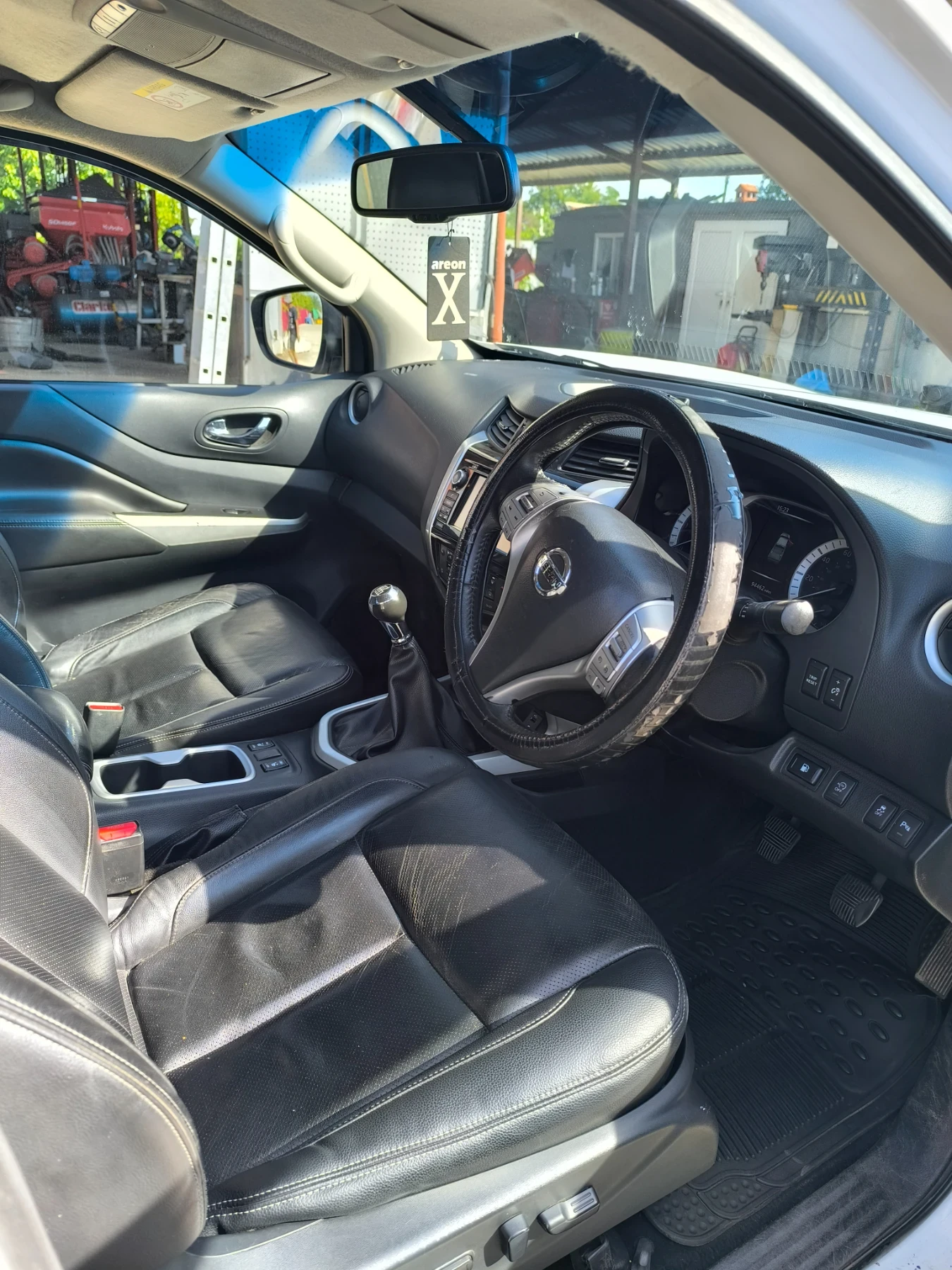 Nissan Navara 2.4, снимка 9 - Автомобили и джипове - 56155971