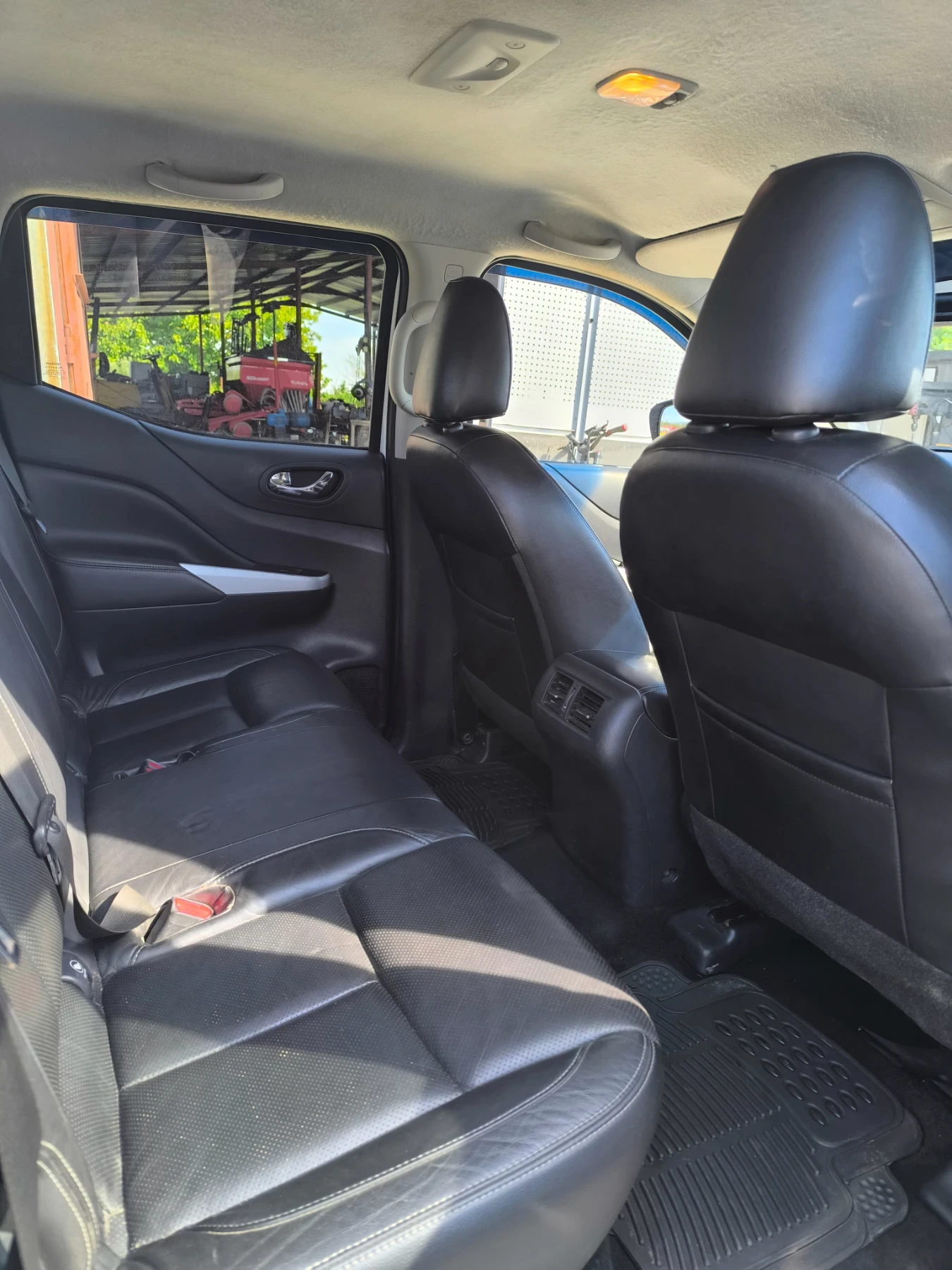 Nissan Navara 2.4, снимка 7 - Автомобили и джипове - 56155971