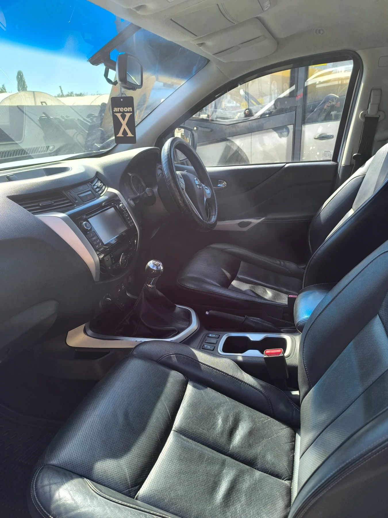Nissan Navara 2.4, снимка 10 - Автомобили и джипове - 56155971