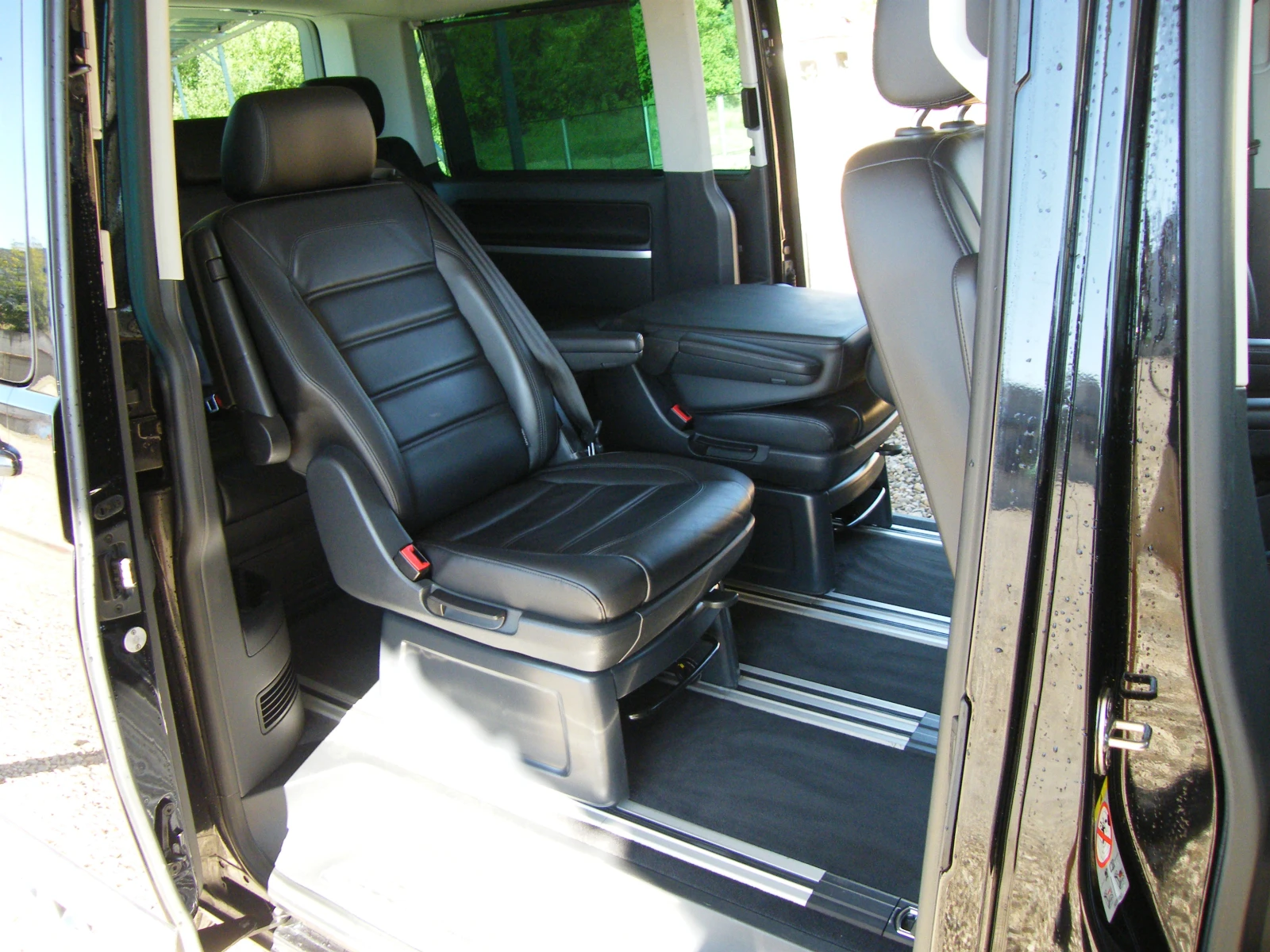 VW Multivan 2.0 TDI 4x4 NAVI, снимка 13 - Бусове и автобуси - 56112612