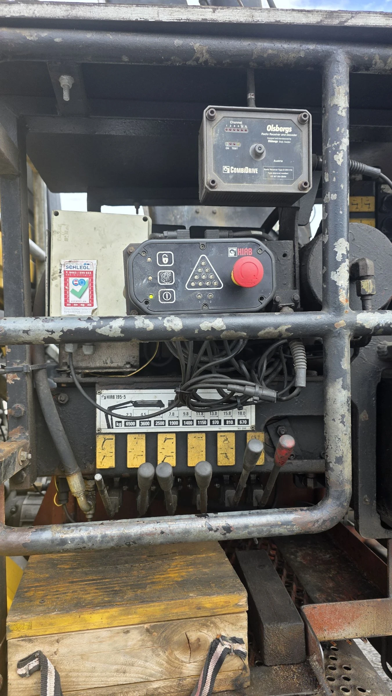 Mercedes-Benz Actros 18 40 4Х4 КРАН HIAB 195-5, снимка 11 - Камиони - 54149582