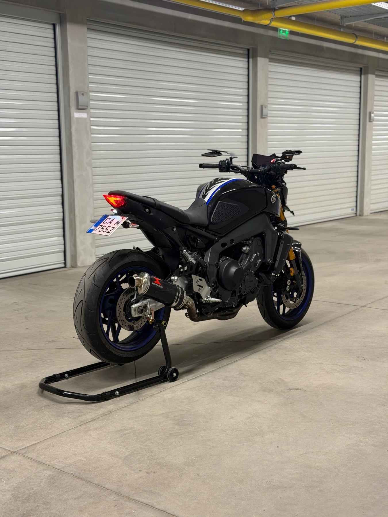 Yamaha Mt-09 SP / BLACK WIDOW / НОВИ ГУМИ / ОБСЛУЖЕН, снимка 4 - Мотоциклети и мототехника - 56078861