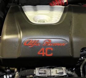 Alfa Romeo 4C TRACK PACKAGE * 1 СОБСТВЕНИК * СЕРВИЗНА ИСТОРИЯ * , снимка 7