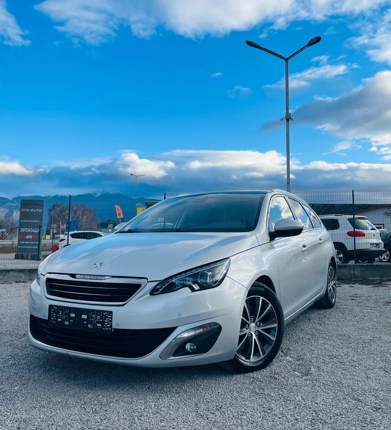 Peugeot 308 1.6 е-HDi Full LED* Панорама* Сервизна история, снимка 1