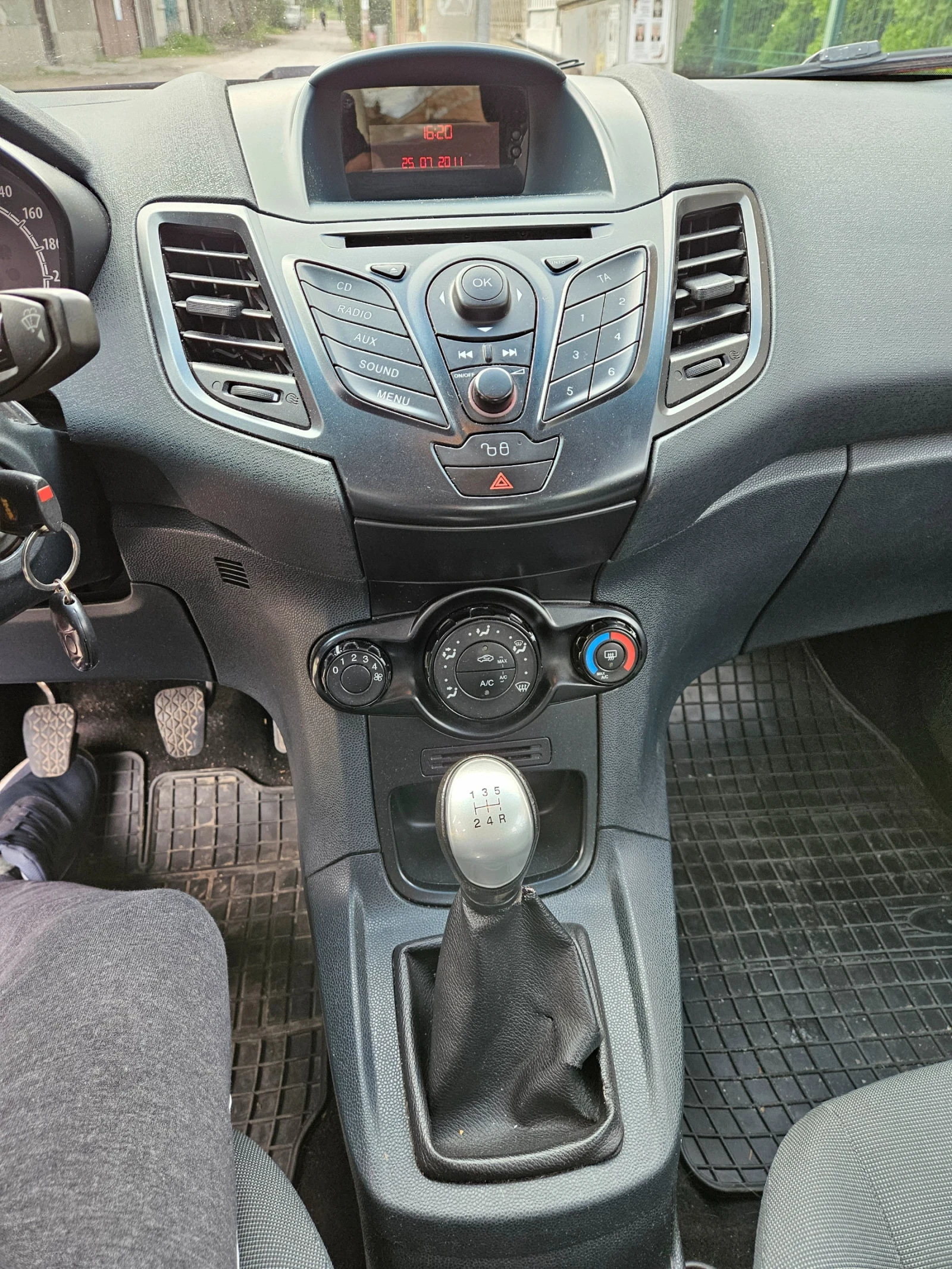 Ford Fiesta  - изображение 7