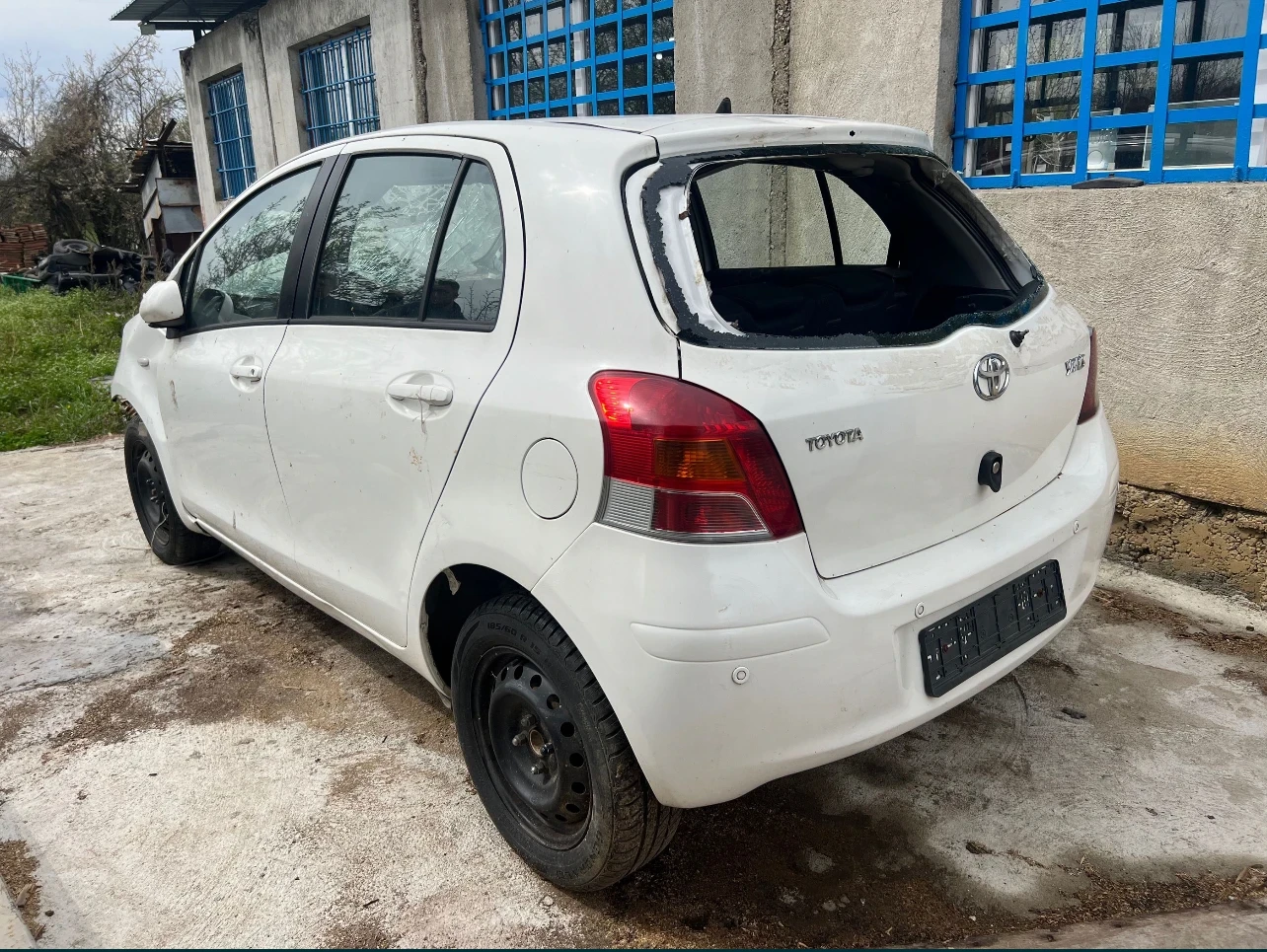Toyota Yaris  - изображение 4