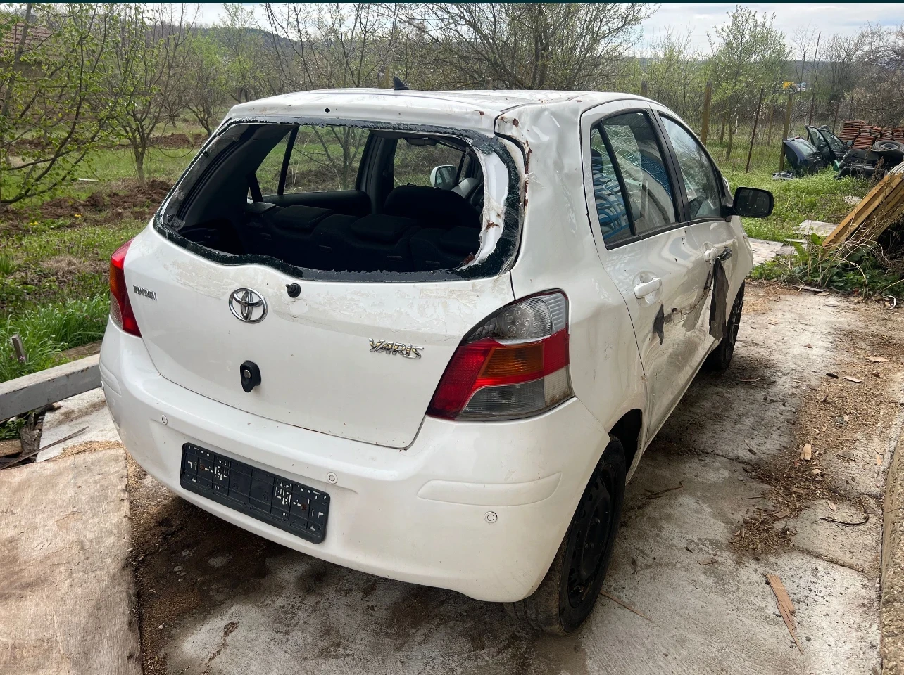 Toyota Yaris  - изображение 2