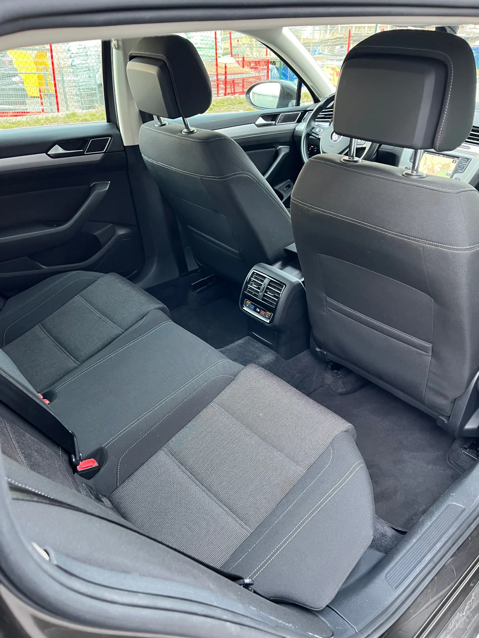 VW Passat 2.0TDI Higline 190PS FULL LED/head up display, снимка 13 - Автомобили и джипове - 53858218