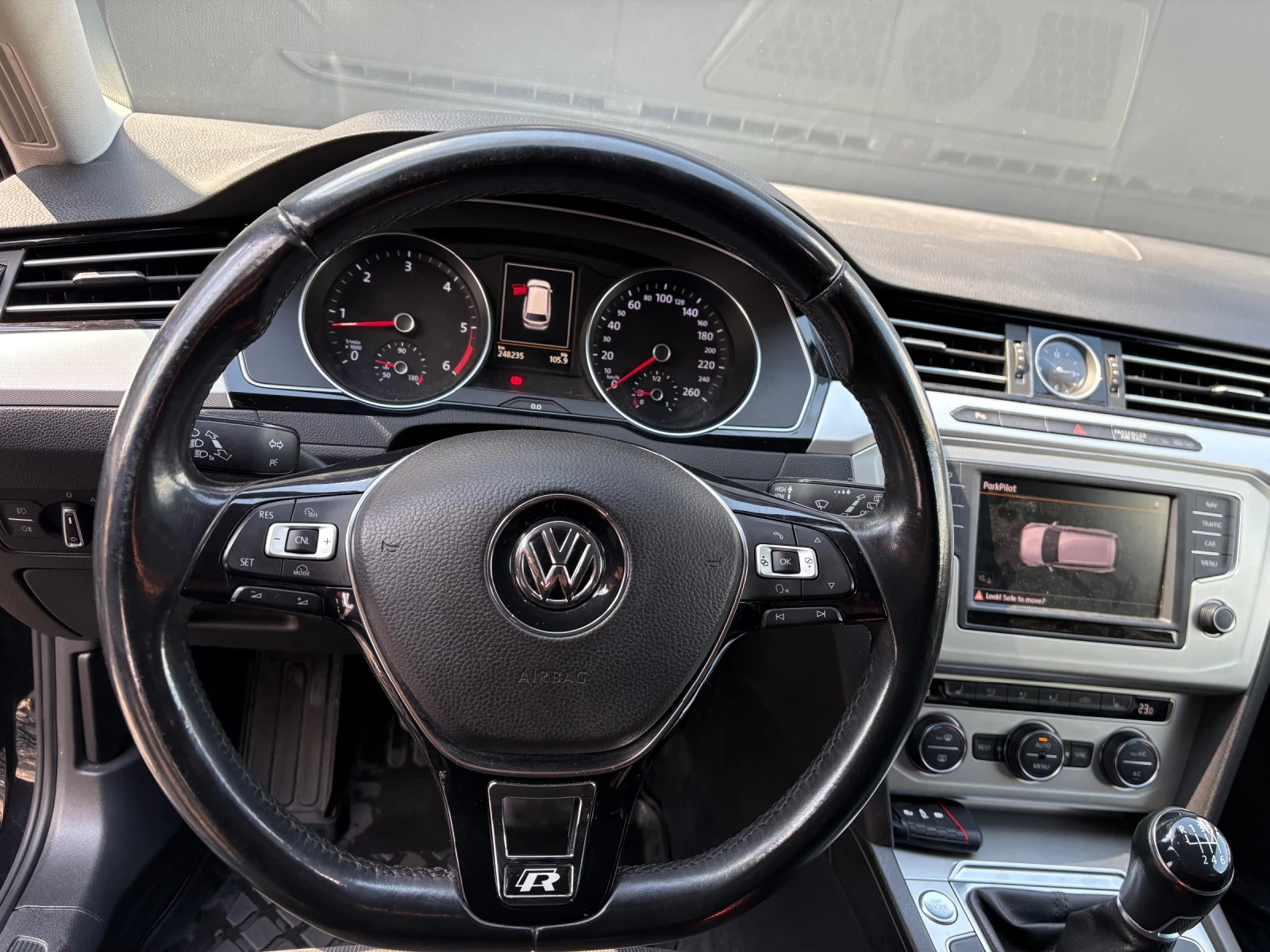 VW Passat 1.6 TDI 120hp, снимка 10 - Автомобили и джипове - 54219960