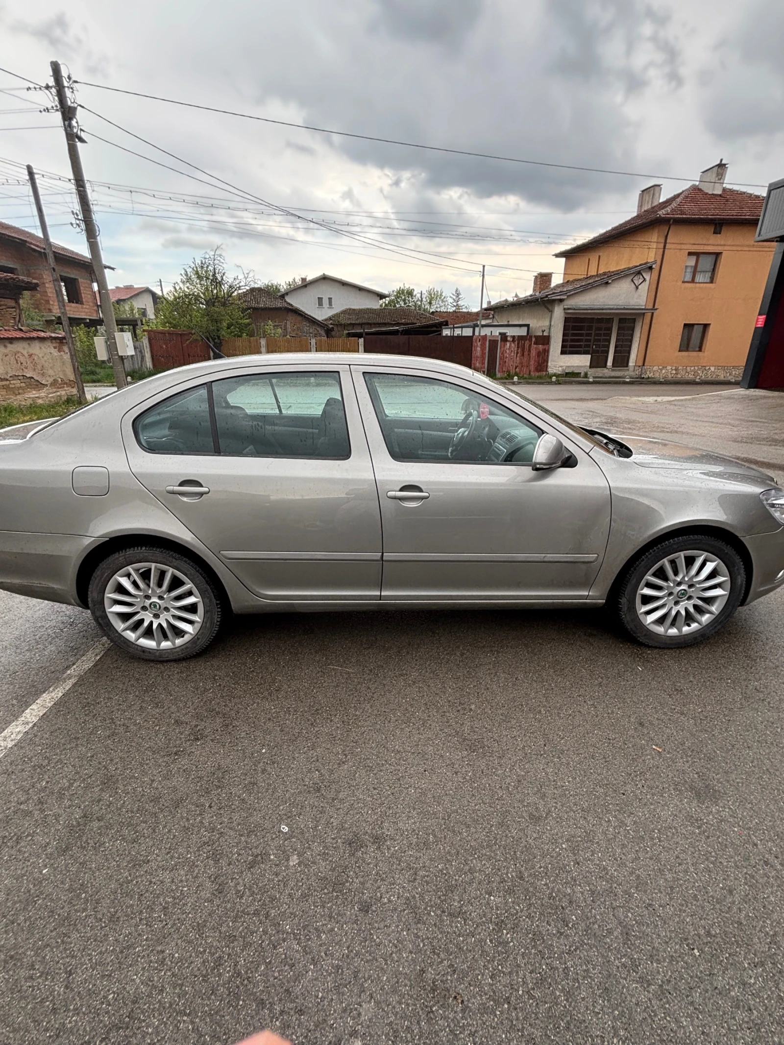 Skoda Octavia 1.6 TDI, снимка 4 - Автомобили и джипове - 54358442