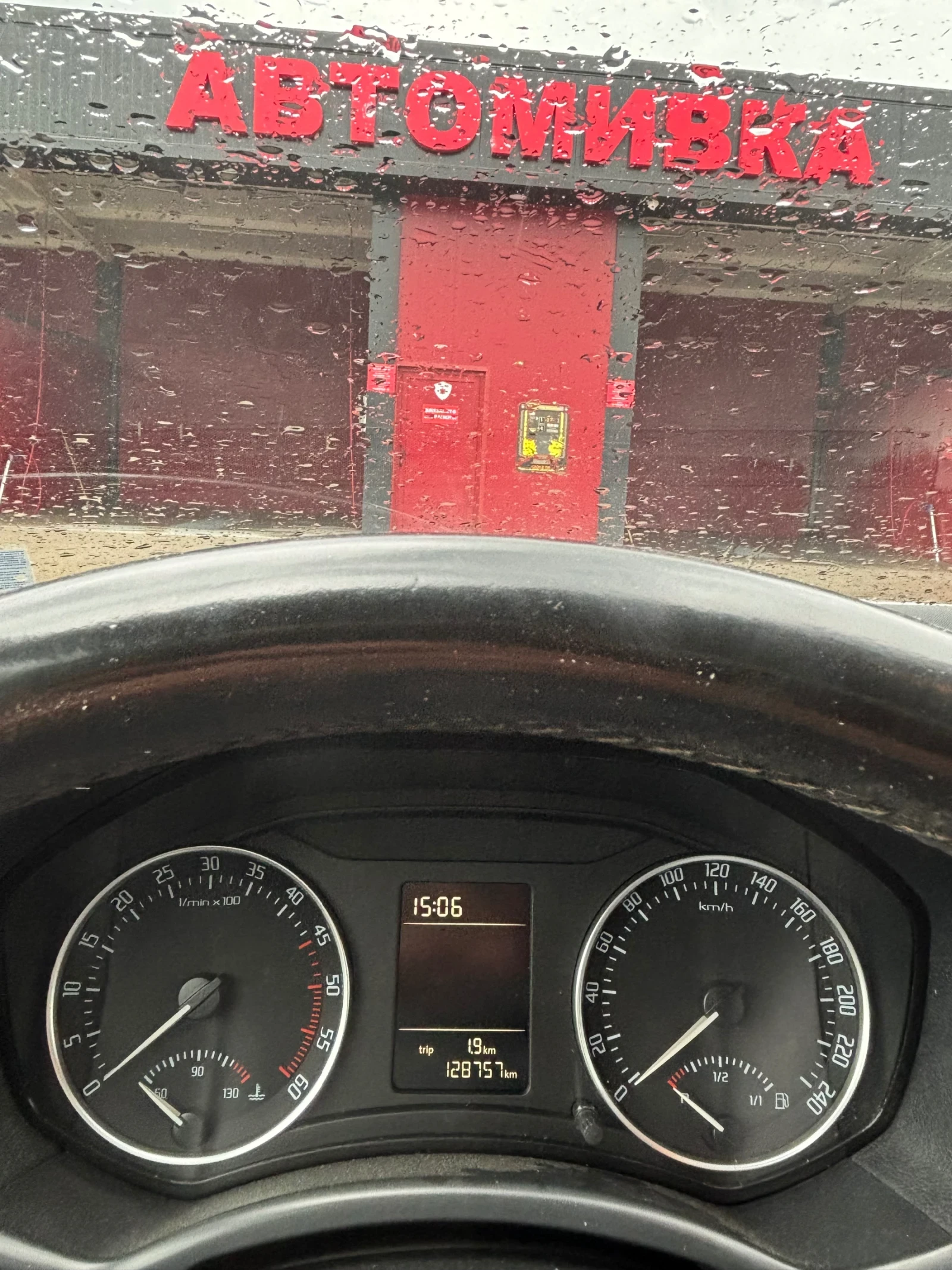 Skoda Octavia 1.6 TDI, снимка 7 - Автомобили и джипове - 54358442