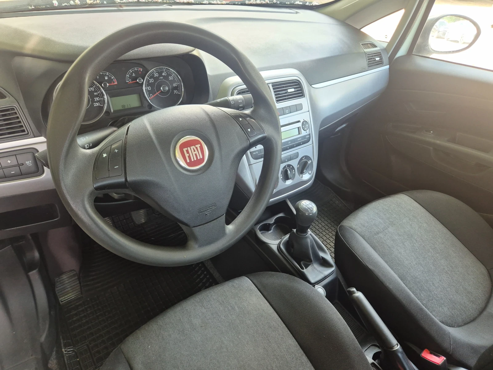 Fiat Punto 1.3 MultiJet, снимка 9 - Автомобили и джипове - 54508245