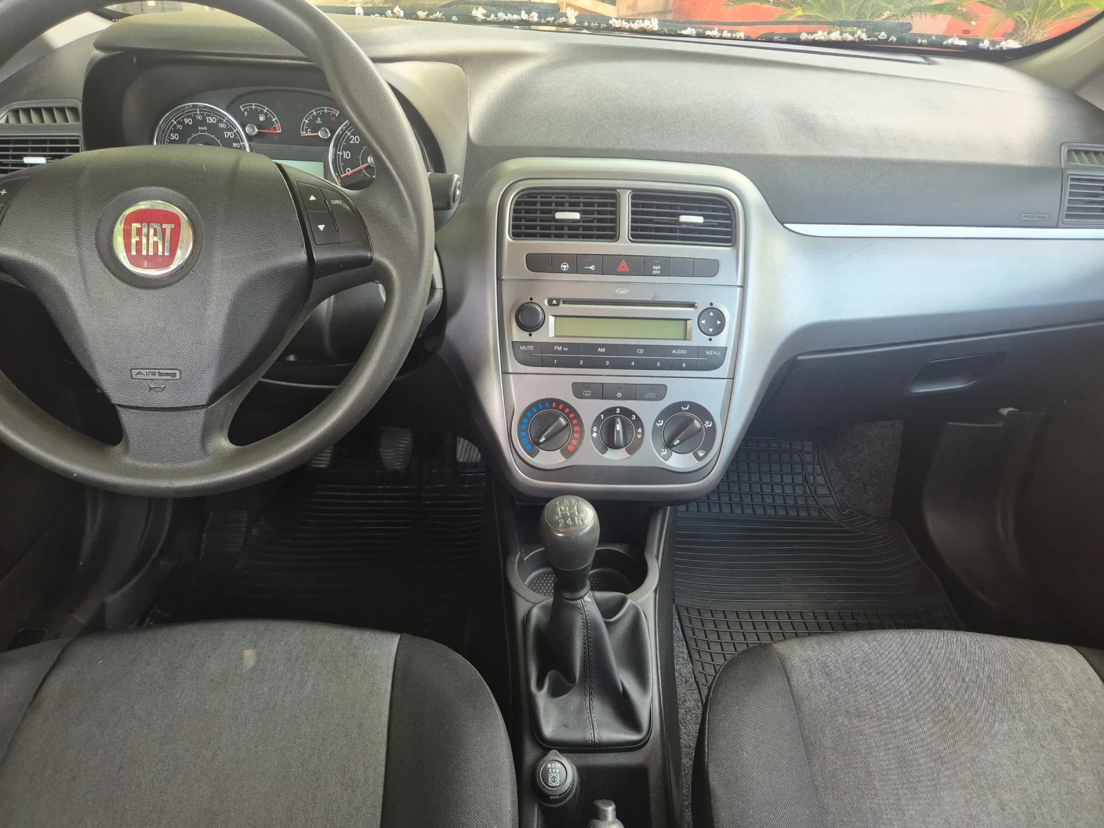 Fiat Punto 1.3 MultiJet, снимка 11 - Автомобили и джипове - 54508245