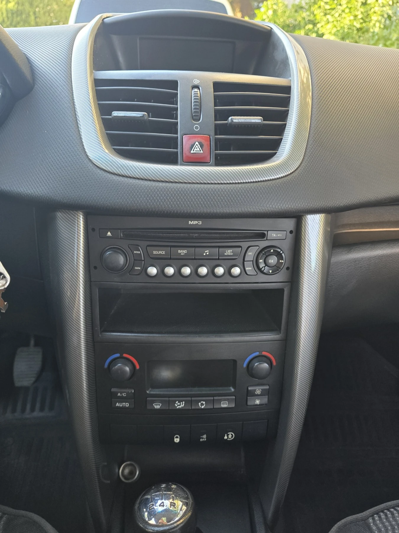 Peugeot 207, снимка 8 - Автомобили и джипове - 55086739