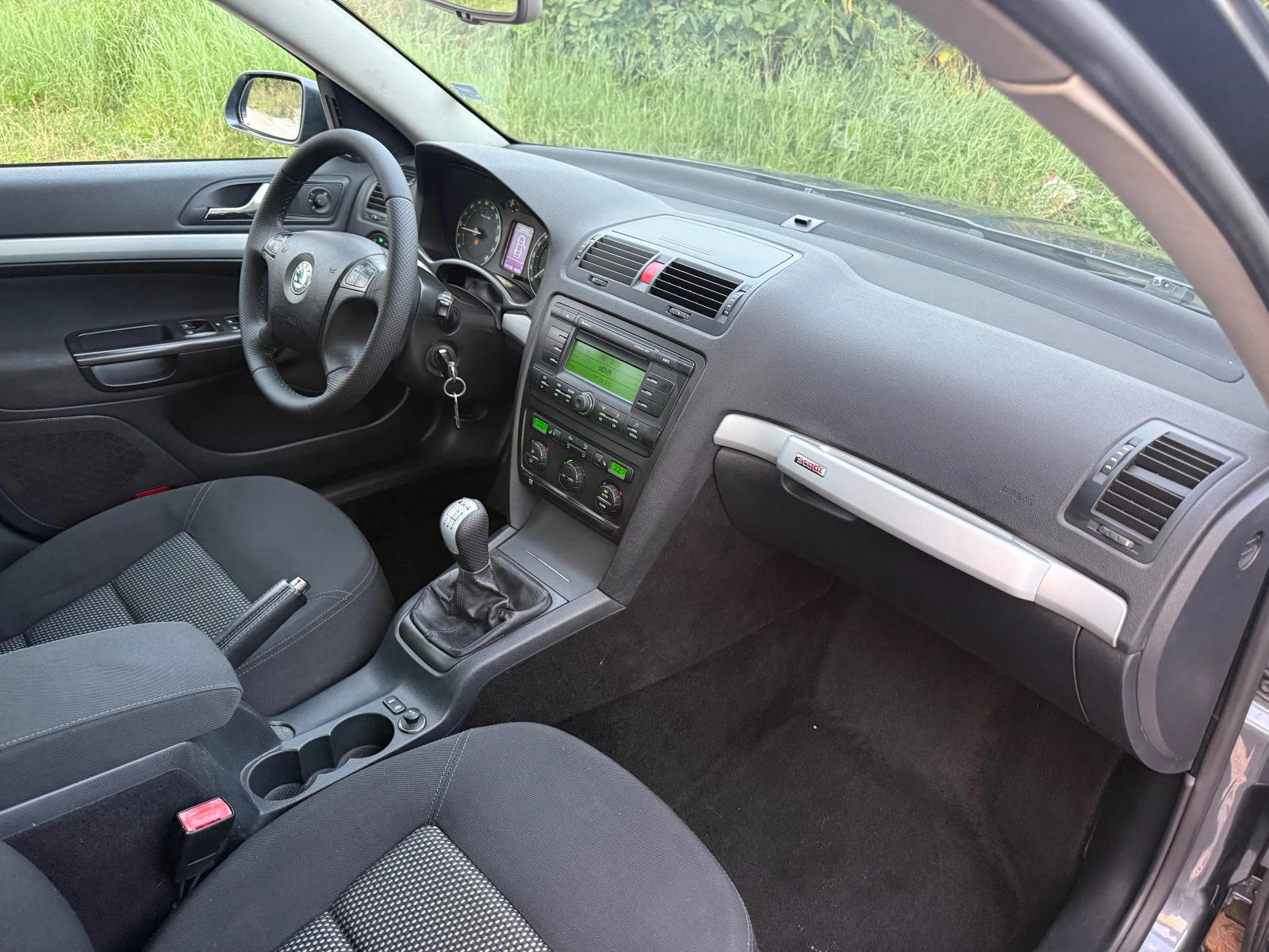 Skoda Octavia * SCOUT* 4x4* СЕРВИЗЕН* НОВИ ГУМИ* , снимка 11 - Автомобили и джипове - 55565007