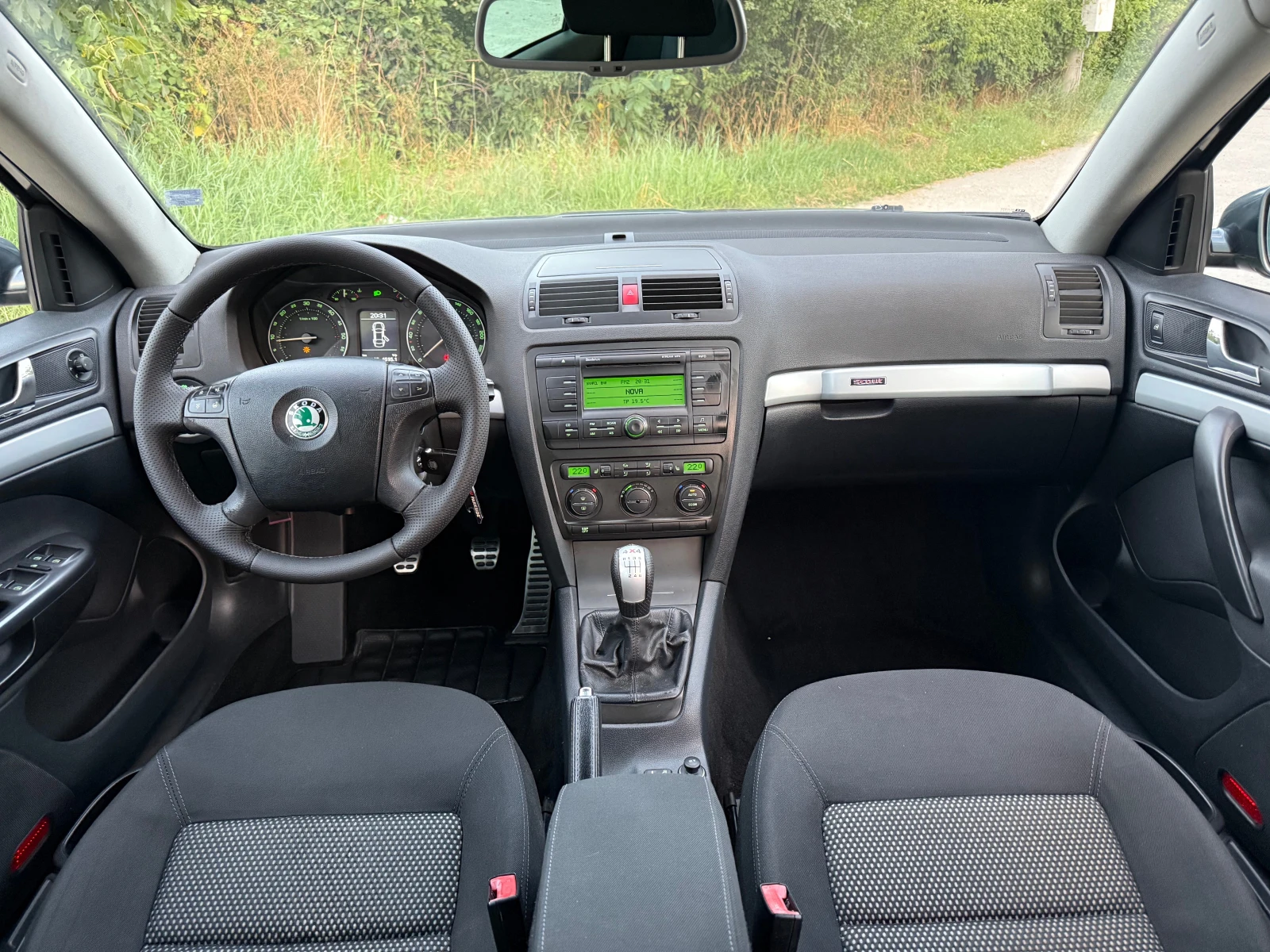 Skoda Octavia * SCOUT* 4x4* СЕРВИЗЕН* НОВИ ГУМИ* , снимка 14 - Автомобили и джипове - 55565007