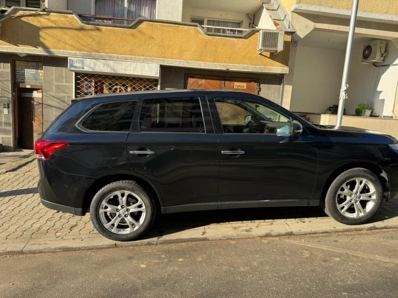 Mitsubishi Outlander SE/SEL, снимка 9 - Автомобили и джипове - 44650710