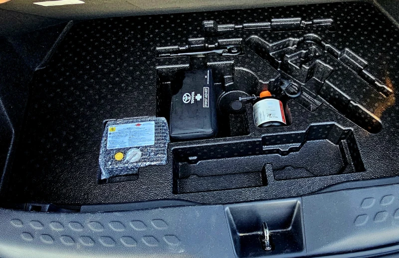 Toyota C-HR 1.8   ХИБРИД, снимка 7 - Автомобили и джипове - 52799753