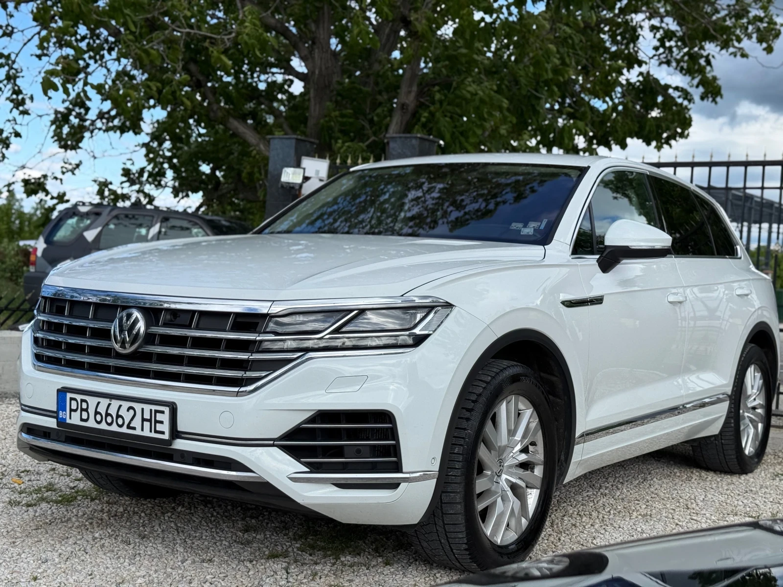 VW Touareg 3.0TDI Virtual/HeadUP/NightVision, снимка 2 - Автомобили и джипове - 54633112