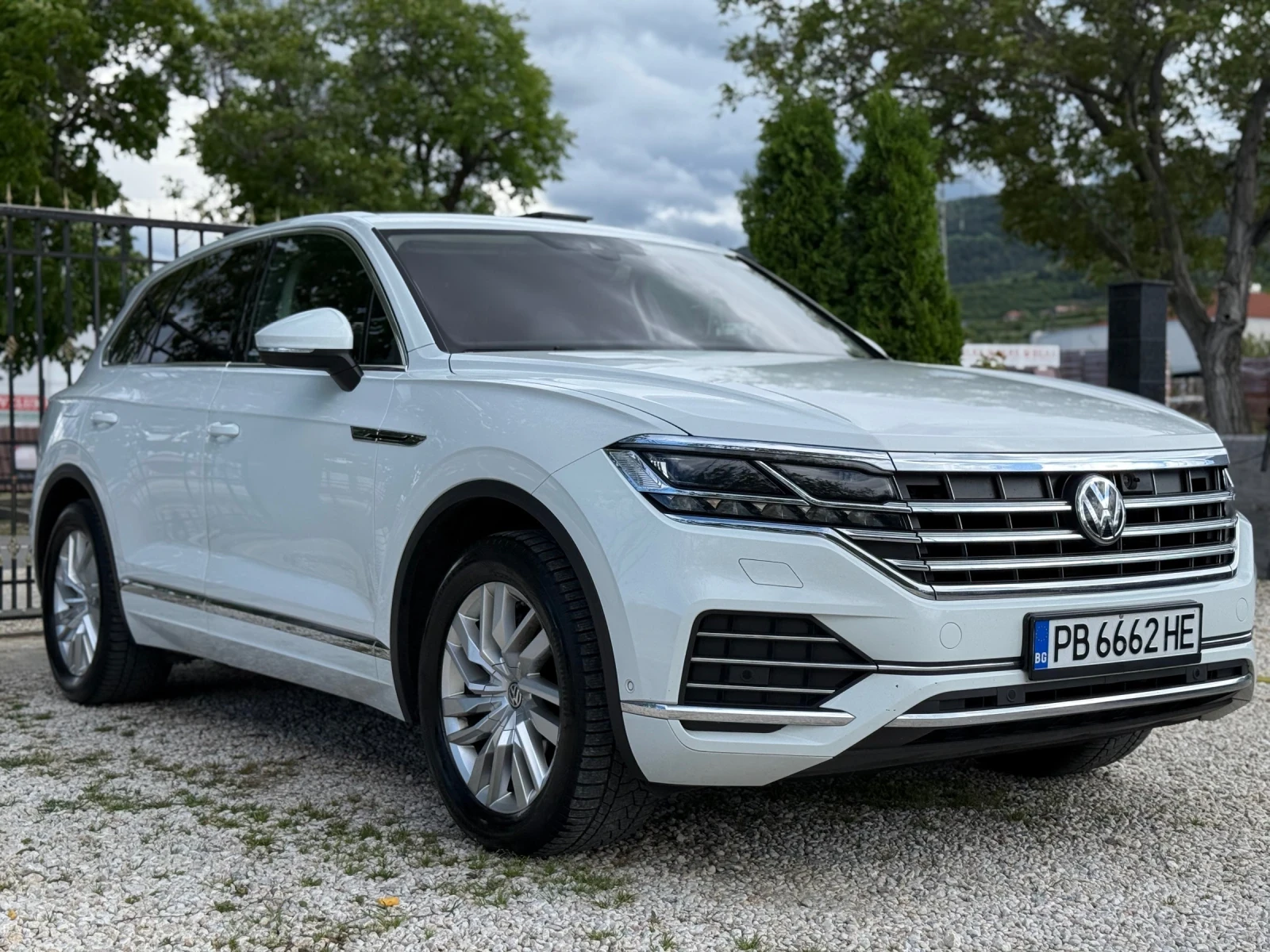 VW Touareg 3.0TDI Virtual/HeadUP/NightVision, снимка 3 - Автомобили и джипове - 54633112