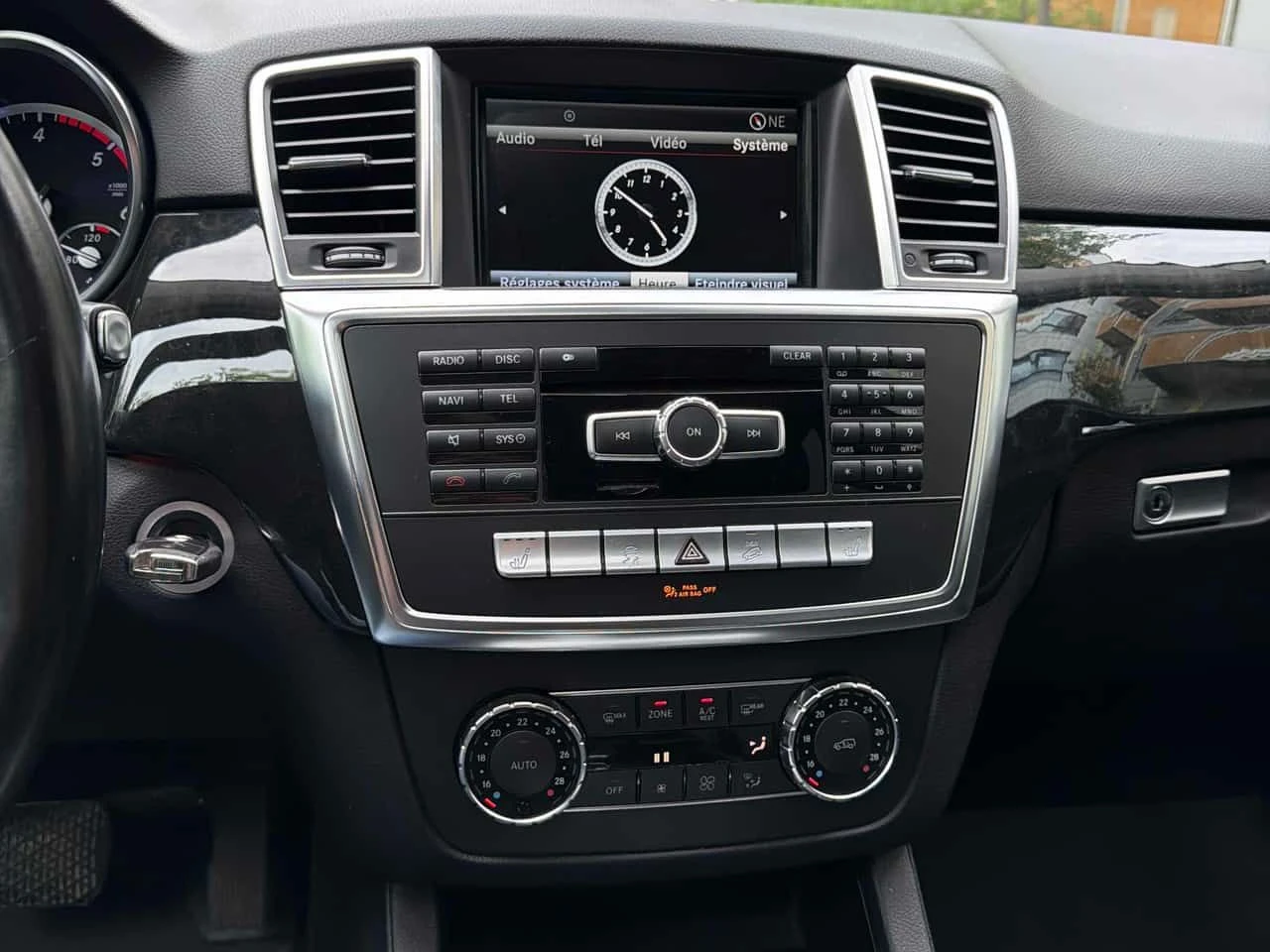 Mercedes-Benz ML 350 4MATIC * ПОДГРЕВИ* ПАНОРАМА* КАМЕРА* , снимка 9 - Автомобили и джипове - 54878392