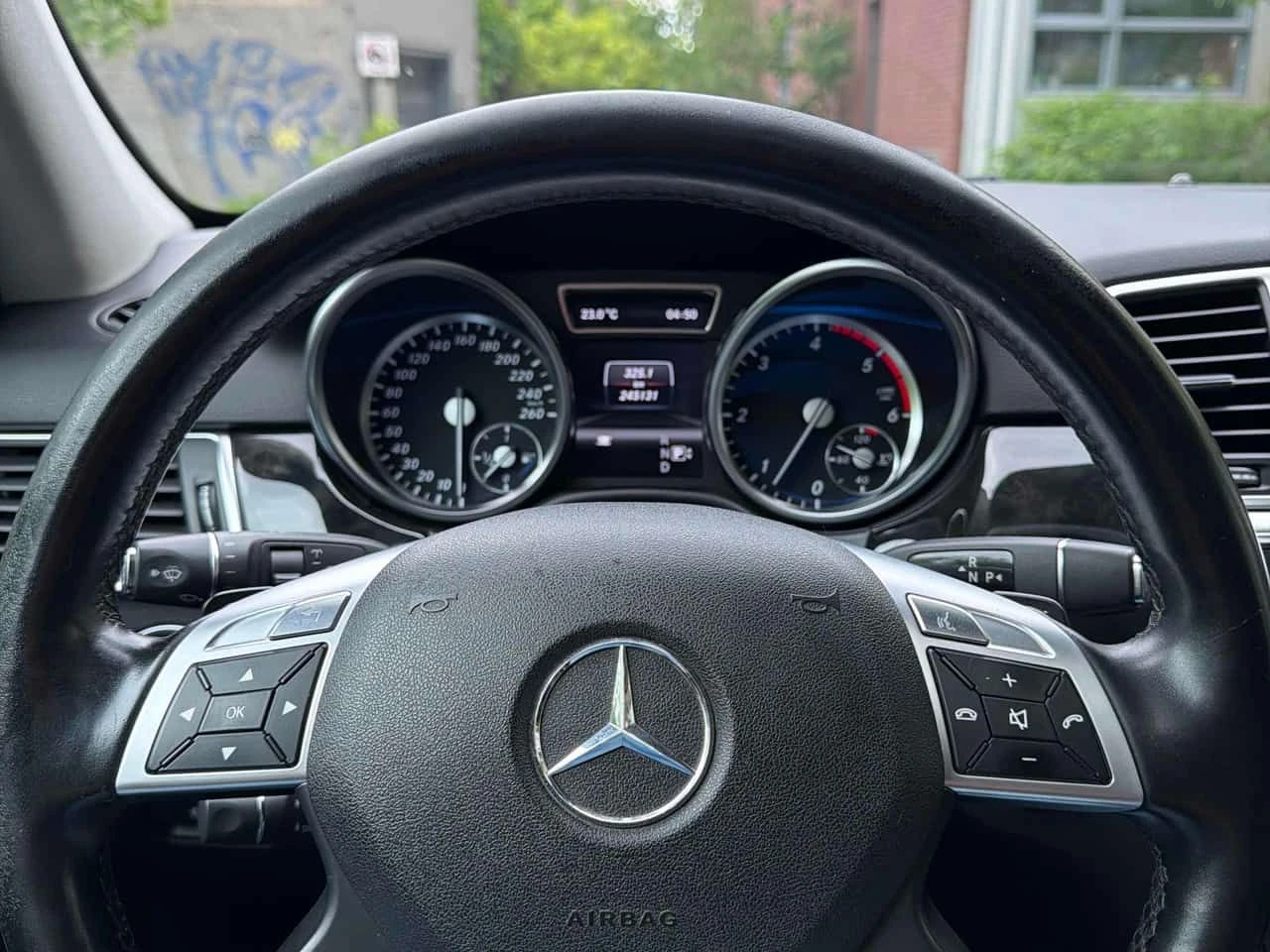 Mercedes-Benz ML 350 4MATIC * ПОДГРЕВИ* ПАНОРАМА* КАМЕРА* , снимка 8 - Автомобили и джипове - 54878392