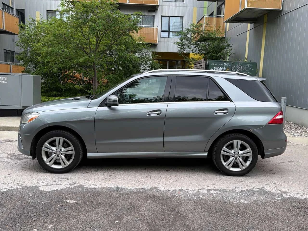 Mercedes-Benz ML 350 4MATIC * ПОДГРЕВИ* ПАНОРАМА* КАМЕРА* , снимка 3 - Автомобили и джипове - 54878392