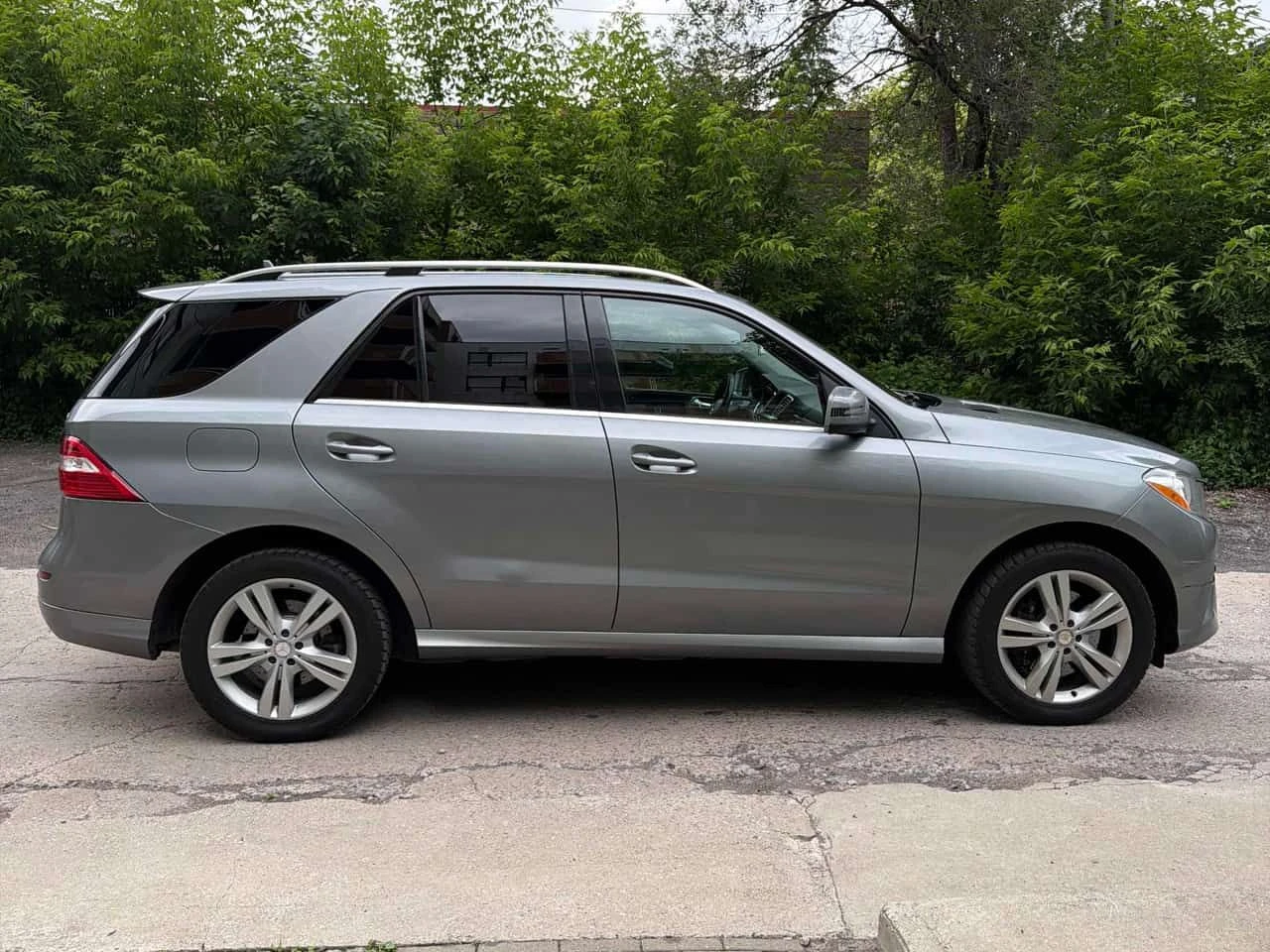 Mercedes-Benz ML 350 4MATIC * ПОДГРЕВИ* ПАНОРАМА* КАМЕРА* , снимка 4 - Автомобили и джипове - 54878392