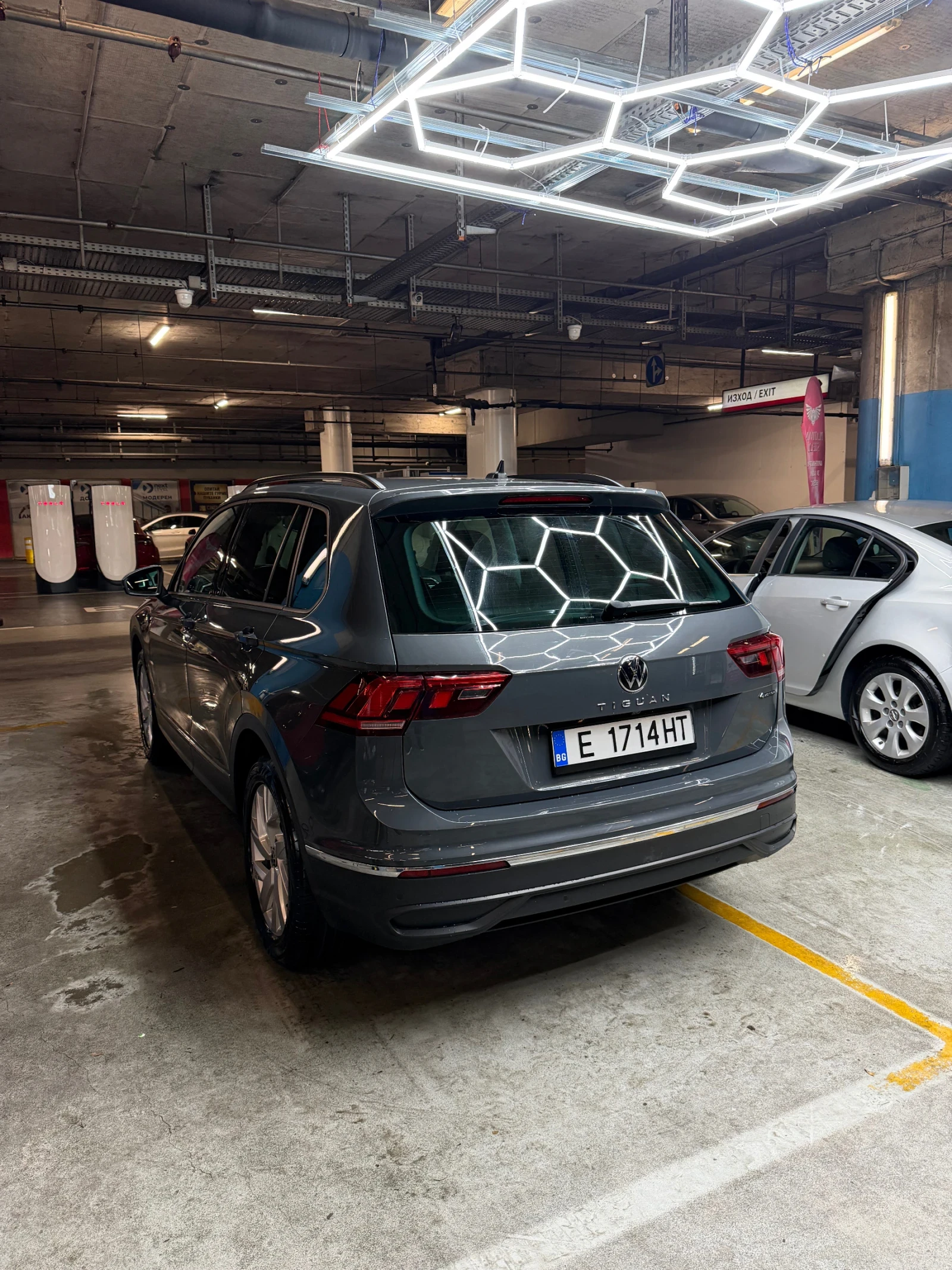 VW Tiguan, снимка 3 - Автомобили и джипове - 55586547