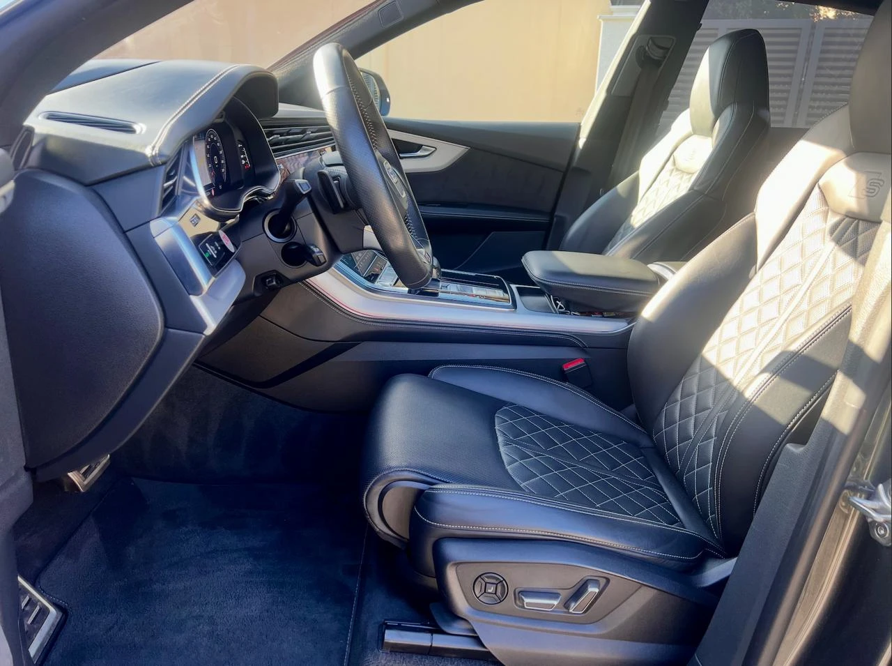 Audi Q8 50 TDI V6 Quattro 3X S-Line, снимка 3 - Автомобили и джипове - 56098615