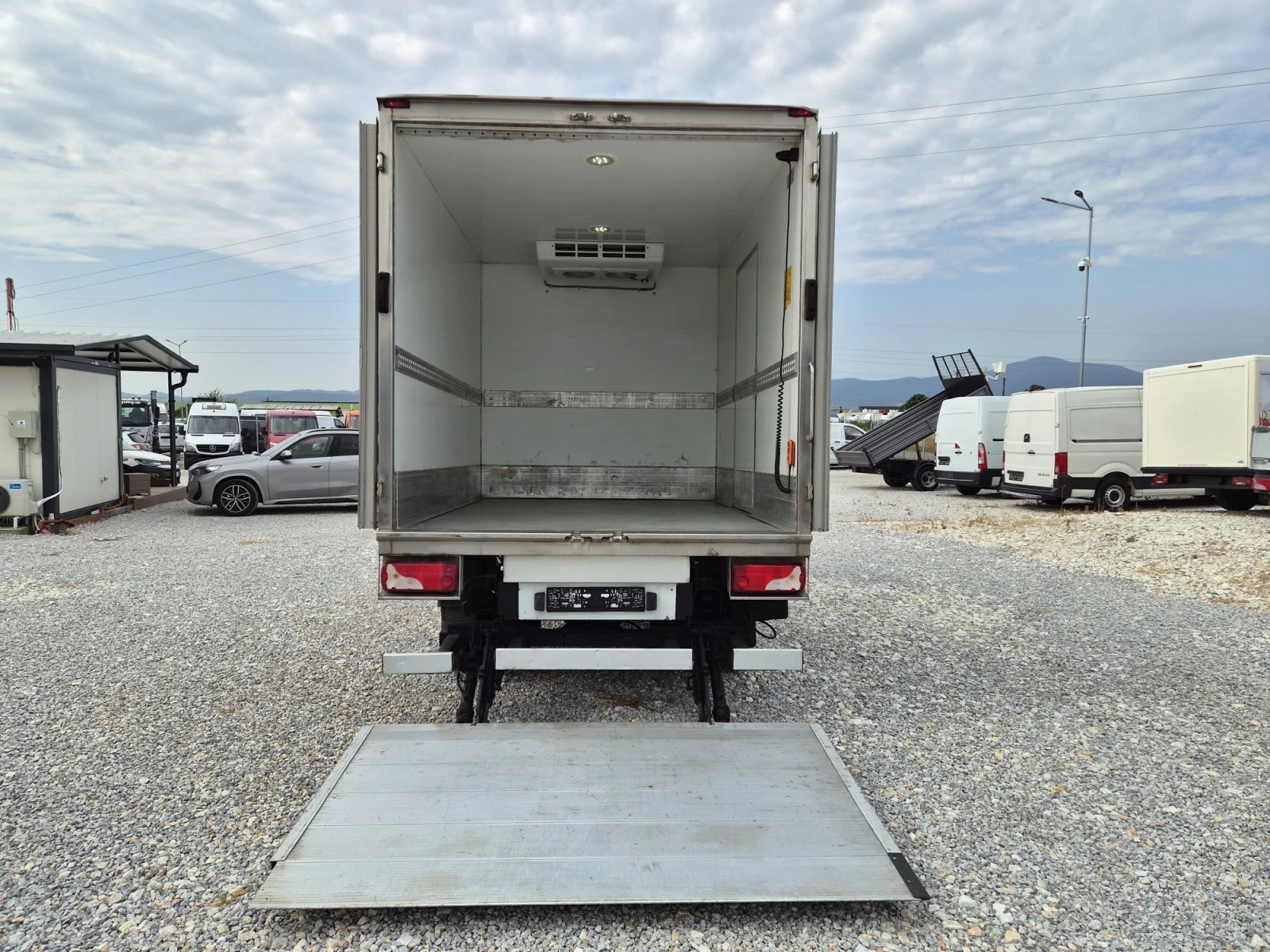 Mercedes-Benz Sprinter 319 CDI * Хладилен * Падащ борд * Автомат * Климатик, снимка 13 - Бусове и автобуси - 55727479