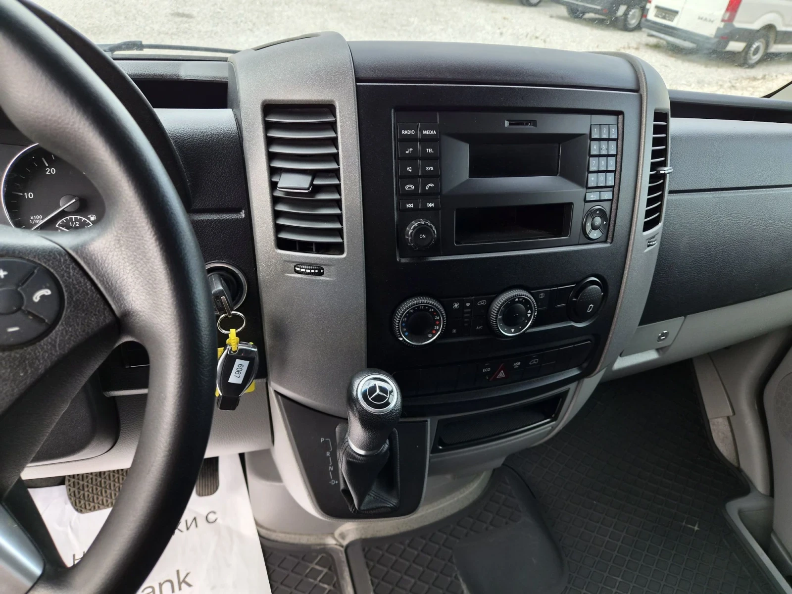 Mercedes-Benz Sprinter 319 CDI * Хладилен * Падащ борд * Автомат * Климатик, снимка 11 - Бусове и автобуси - 55727479