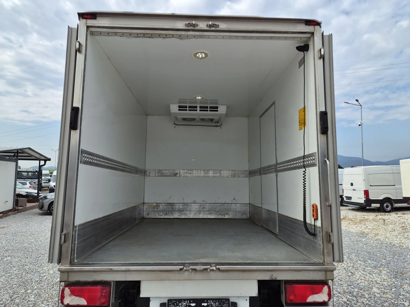 Mercedes-Benz Sprinter 319 CDI * Хладилен * Падащ борд * Автомат * Климатик, снимка 14 - Бусове и автобуси - 55727479