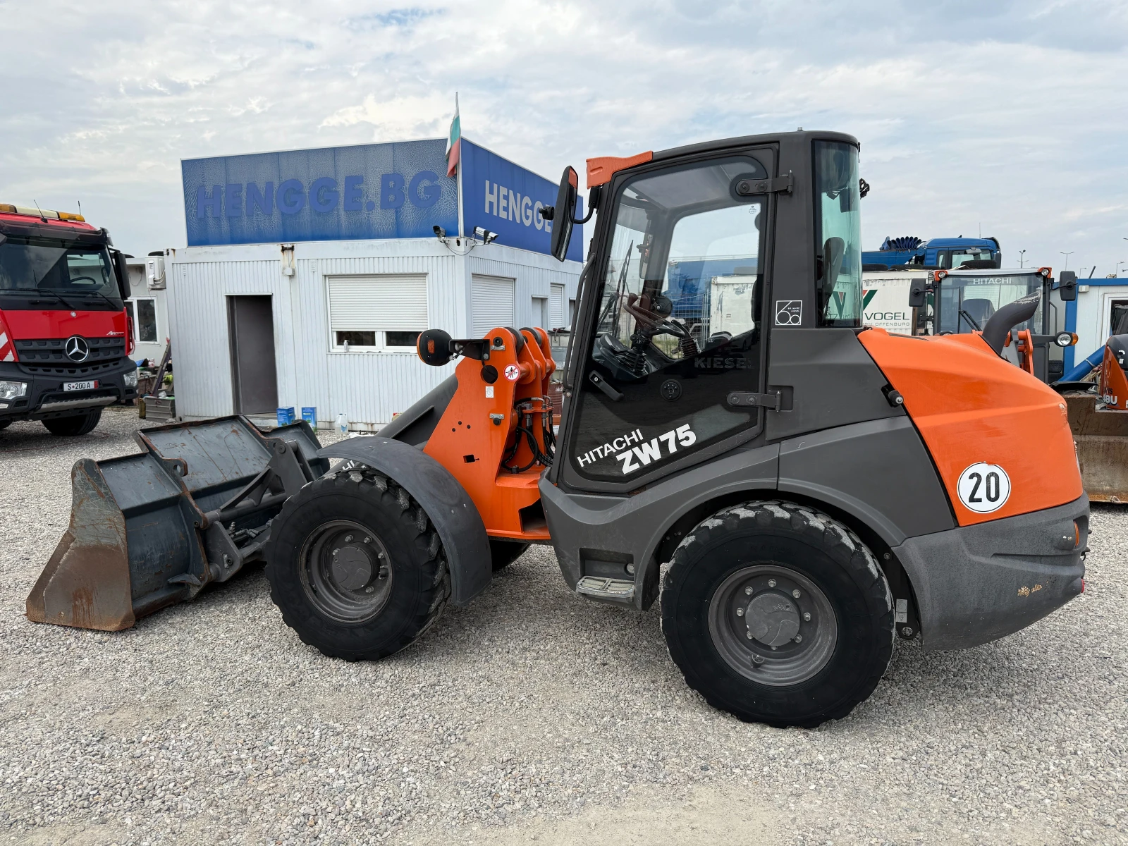Челен товарач Hitachi ZW 75 - изображение 2