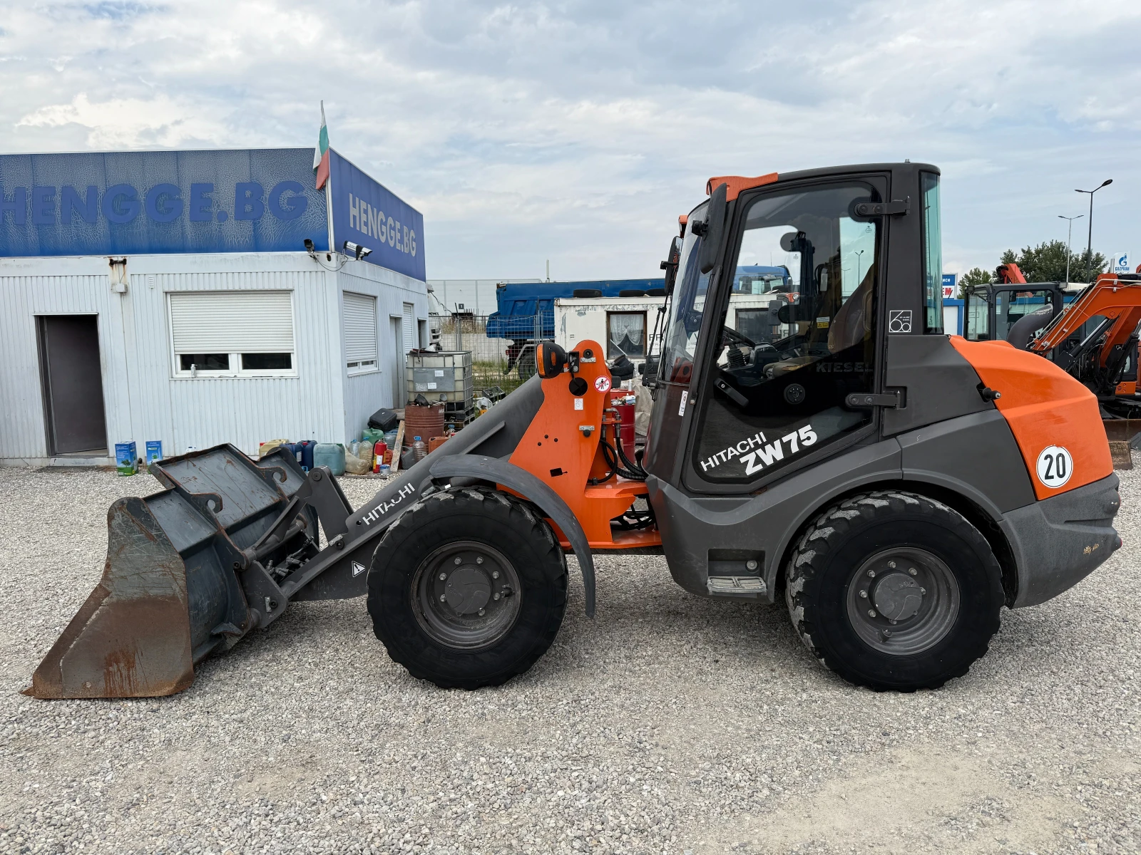   Hitachi ZW 75 | Mobile.bg   1