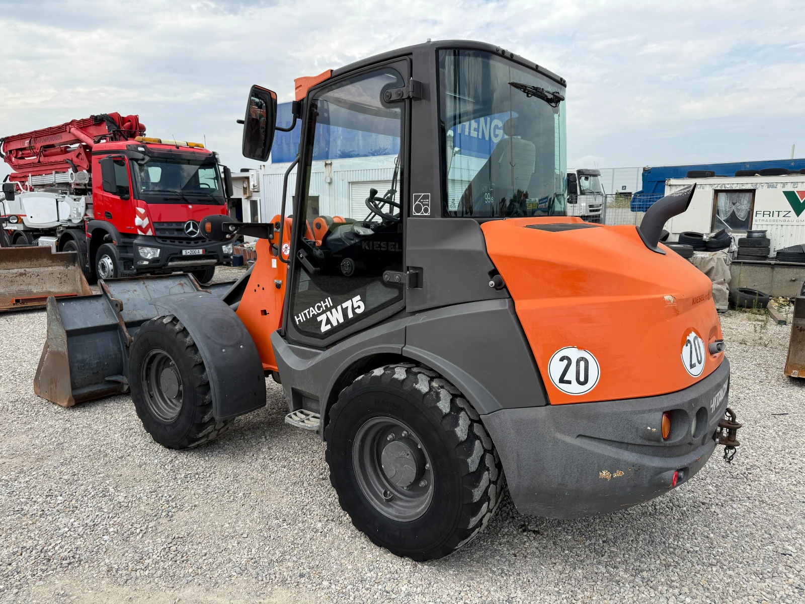 Челен товарач Hitachi ZW 75 - изображение 3