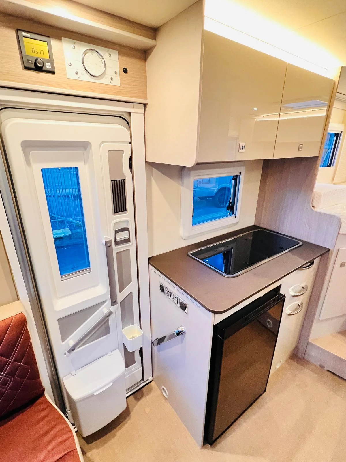 ������ Burstner Lineo T 620 G Active ��������� | Mobile.bg � ����������� 12