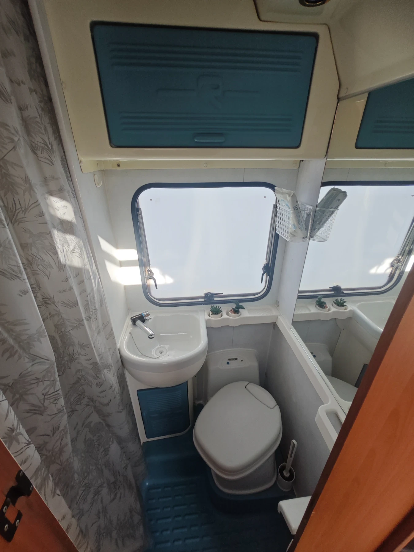 Кемпер Ford Rimor, снимка 11 - Каравани и кемпери - 53838703