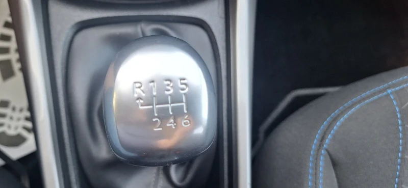 Peugeot 2008 1.5HDI, снимка 11 - Автомобили и джипове - 51036628