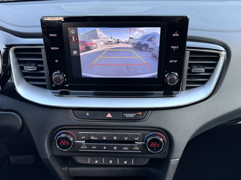 Kia Ceed 1.5 T-GDI, снимка 10 - Автомобили и джипове - 52007678