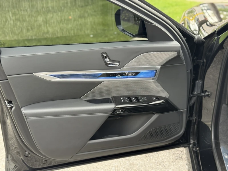 BMW 760 XDRIVE| Bowers & Wilkins| Пано| Щори| Massage, снимка 13 - Автомобили и джипове - 52691581