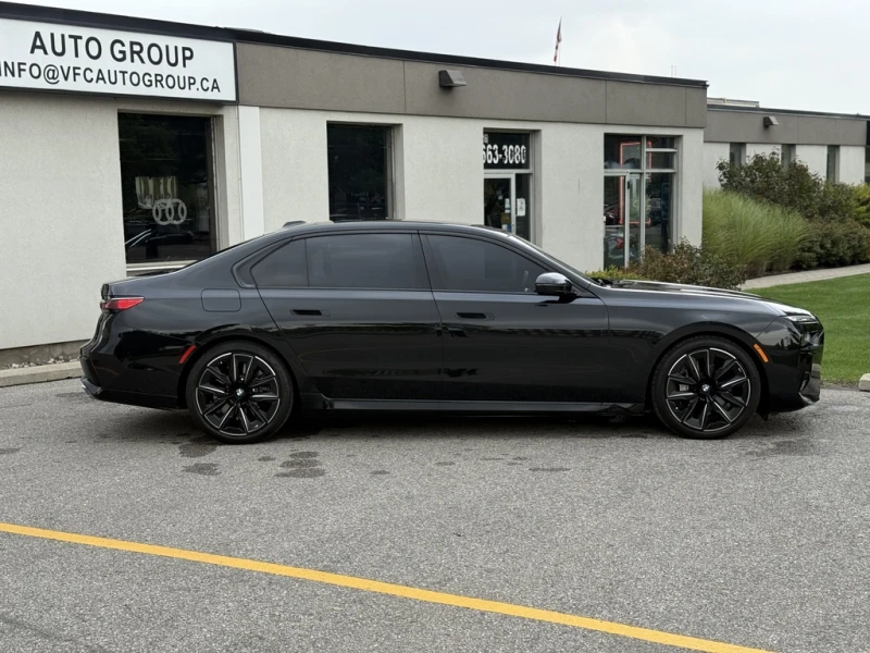 BMW 760 XDRIVE| Bowers & Wilkins| Пано| Щори| Massage, снимка 8 - Автомобили и джипове - 52691581