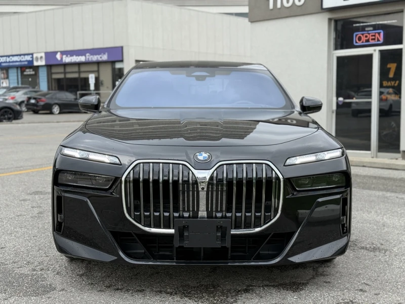 BMW 760 XDRIVE| Bowers & Wilkins| Пано| Щори| Massage, снимка 2 - Автомобили и джипове - 52691581