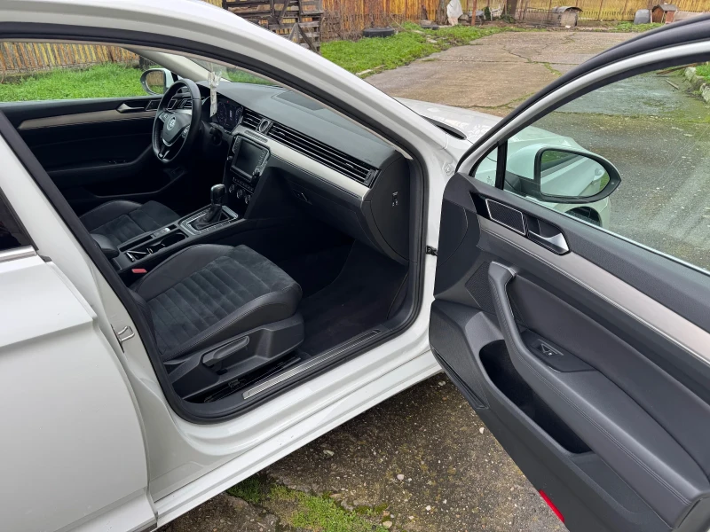 VW Passat 2.0TDI Highline VIRTUAL DISTRONIC, снимка 8 - Автомобили и джипове - 53037408