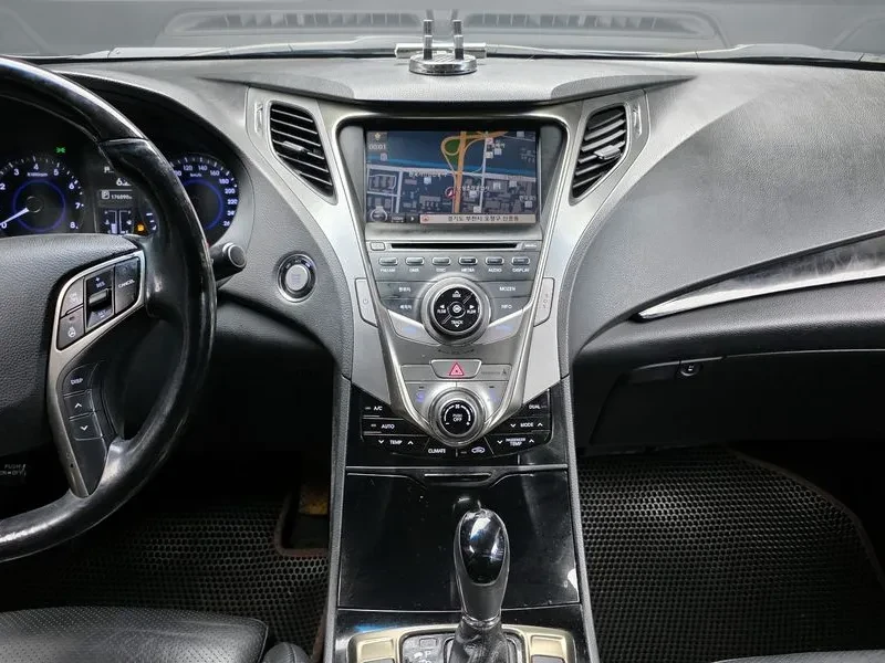 Hyundai Grandeur 2.4, снимка 14 - Автомобили и джипове - 54626083