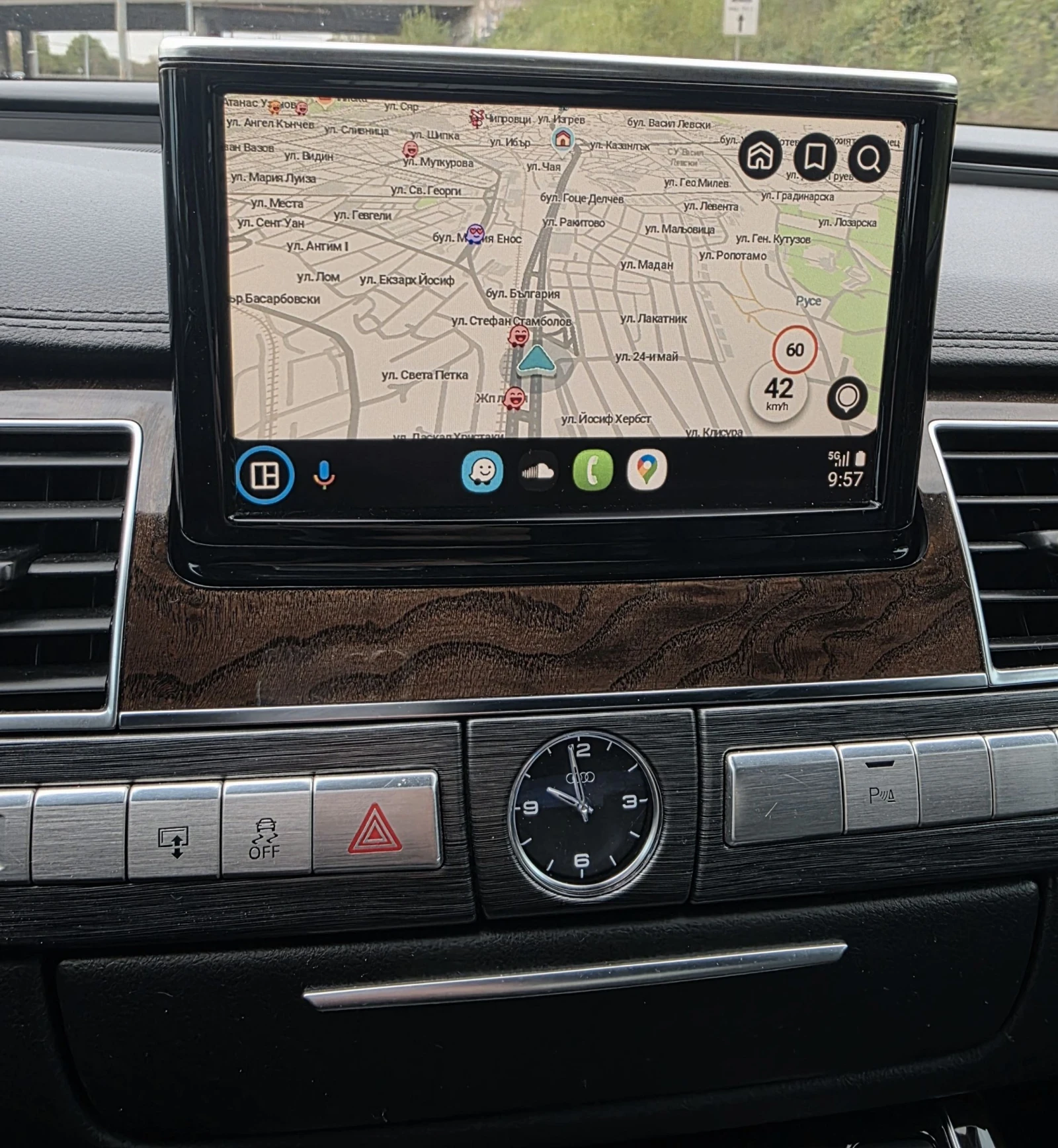 Audi A8 4.2 FSI  - изображение 3