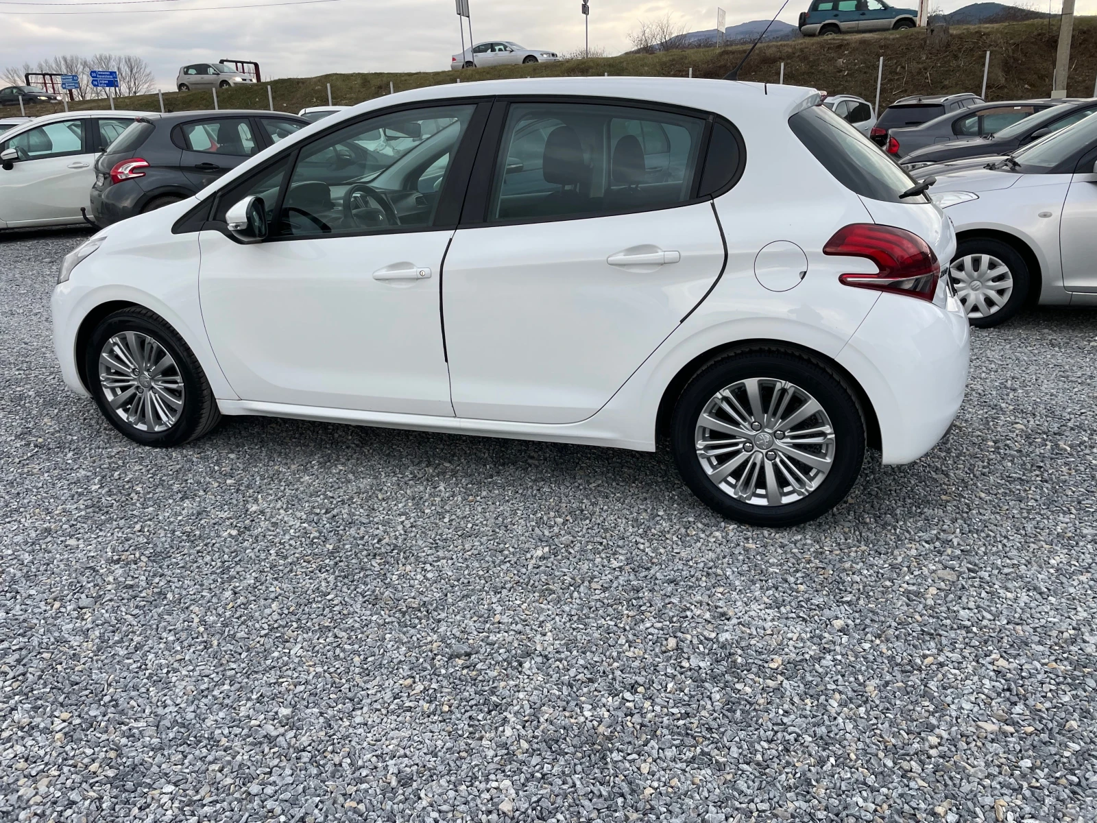 Peugeot 208 1.2 VTI EVRO 6 - изображение 6