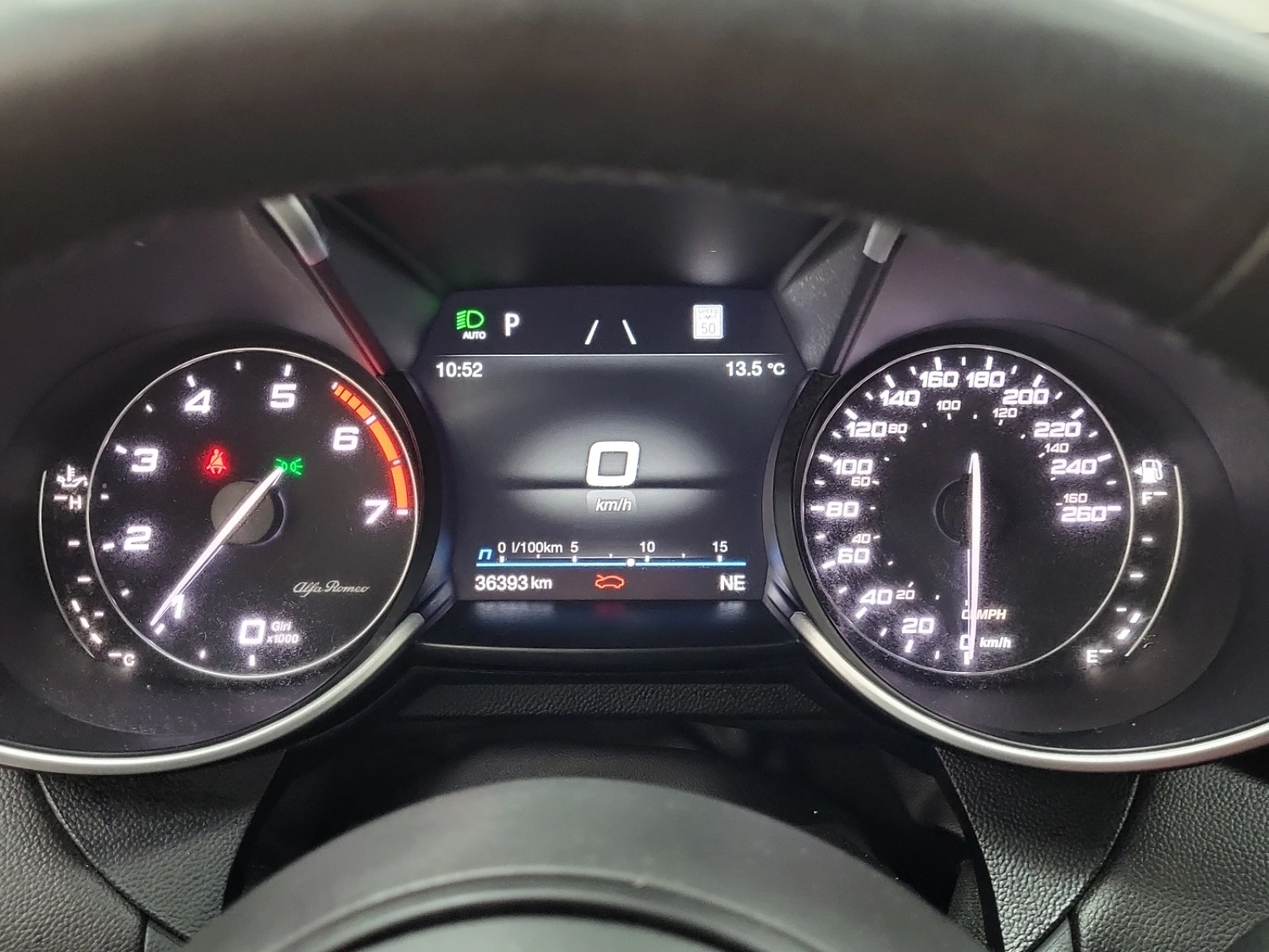 Alfa Romeo Giulia * VELOCE * 8ZF * CARFAX * ВЪЗМОЖНОСТ ЗА ФИНАНСИРАН - изображение 9