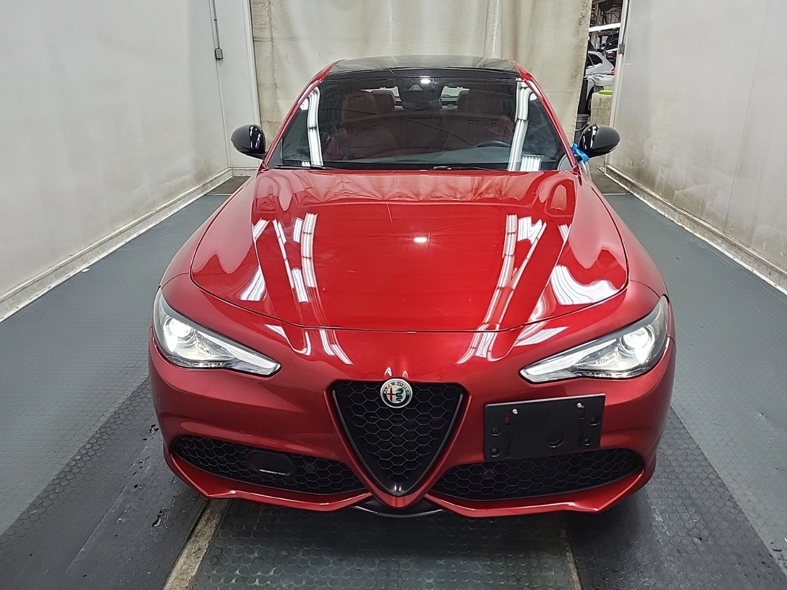 Alfa Romeo Giulia * VELOCE * 8ZF * CARFAX * ВЪЗМОЖНОСТ ЗА ФИНАНСИРАН - изображение 3